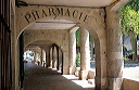 47, Lot et Garonne, couverts de la bastide de SOS, ancienne pharmacie